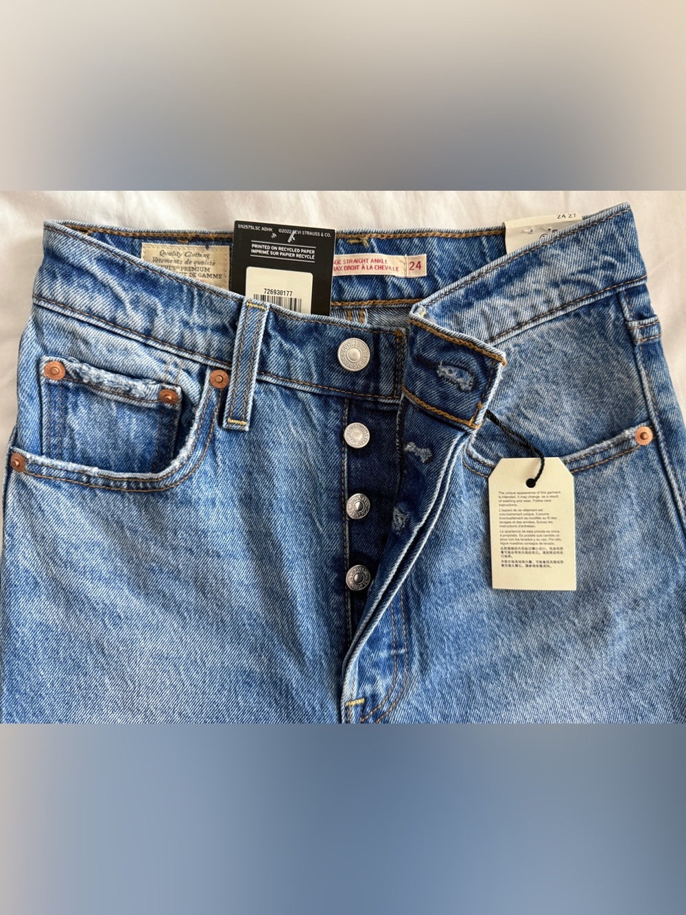 NWT Levi's Women’s Ribcage Straight Ankle 24x27 Medium Blue Denim - Picture 3 of 7